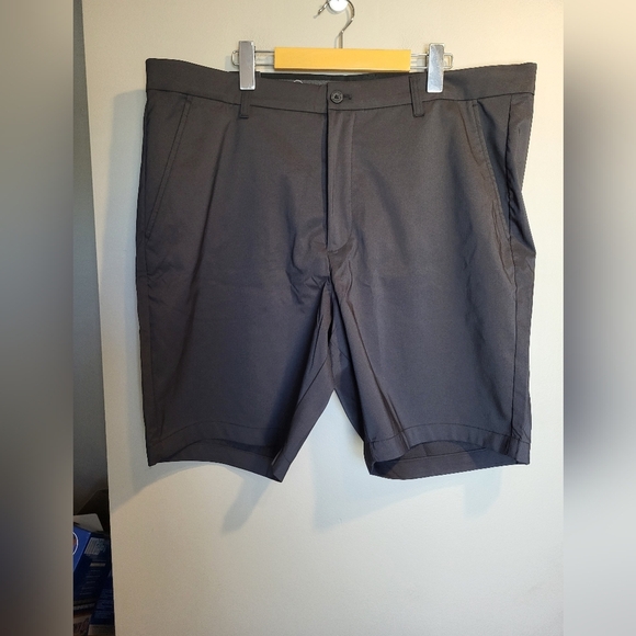 NEW- Sunice Men's Dark Gray Flat Front Shorts, Size 40 - Picture 2 of 6